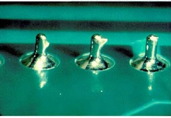 波峰焊焊料拉尖是如何形成的？